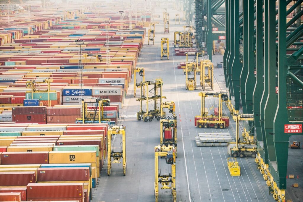port-of-antwerp-straddle-carriers-PSA-GNSS-multipath-protection-echnology-by-Septentrio